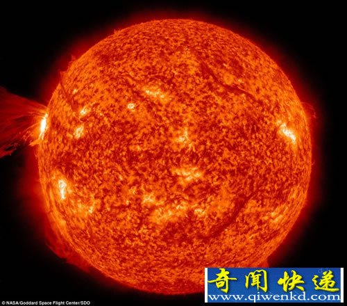 NASA拍到壯觀的太陽(yáng)耀斑 畫面震撼