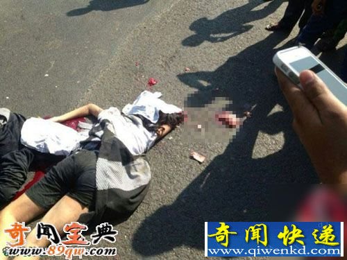 恐怖組圖國外騎摩托女學(xué)生被泥頭車碾壓爆頭