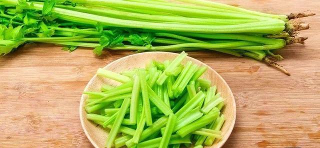 芹菜的4大養(yǎng)生妙用，沒幾個(gè)人知道，早學(xué)會早受益