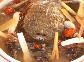 天麻當(dāng)歸水魚(yú)湯